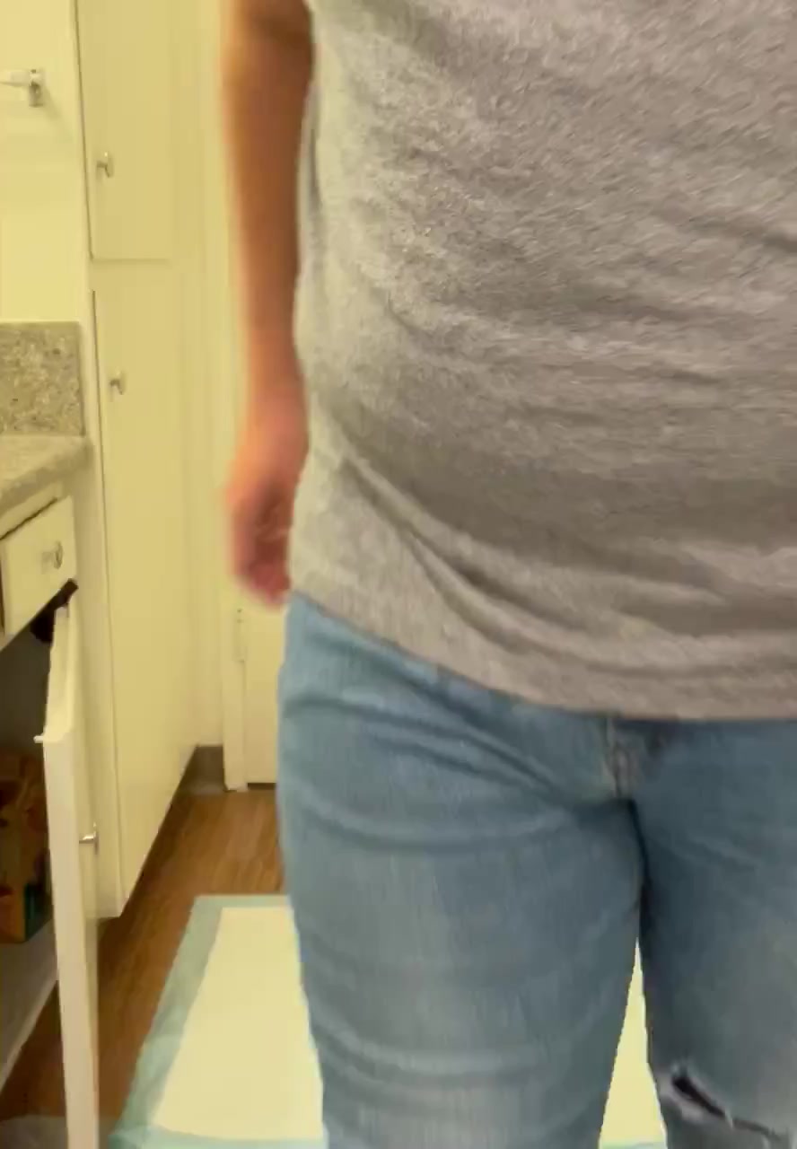 Piss fun in skinny jeans and vans