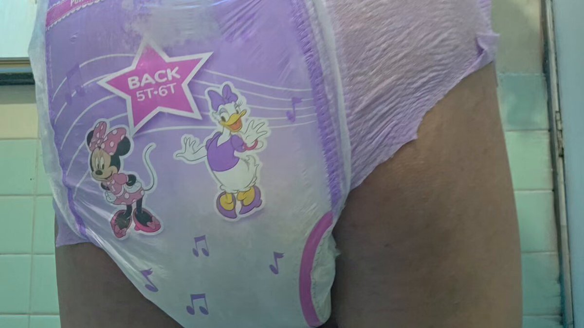 Time for soggy squishing! 💦🥰💩 Sound on for some crinkles 🤫